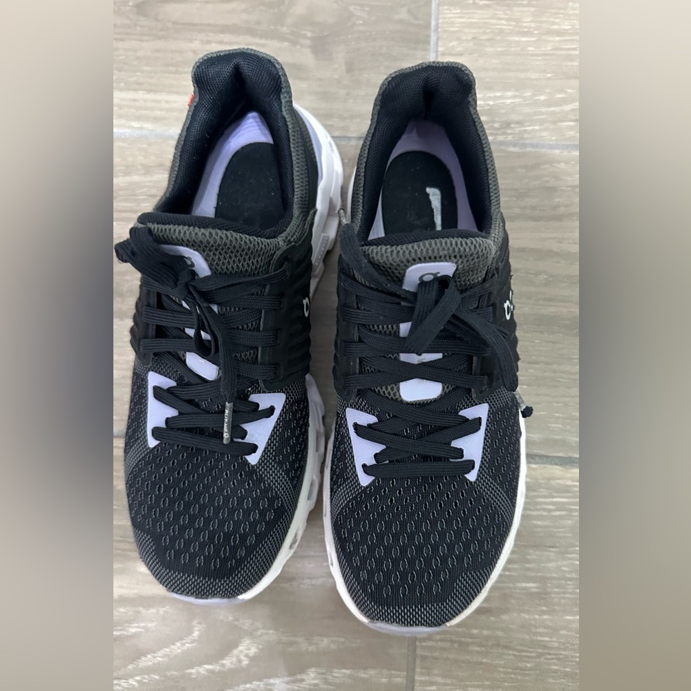 ON CLOUDSWIFT RUNNING SHOES